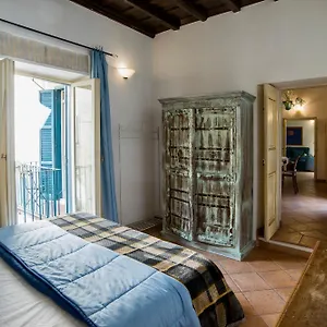  Apartment Trevi Fountain Italy